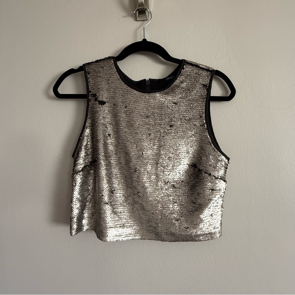 🛍️ 4/$25 Forever 21 Metallic Silver Sequined Cropped Sleeveless Top
